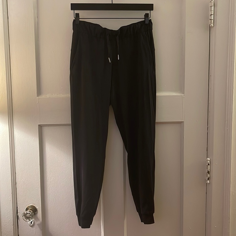 Lululemon “on the fly” luxtreme joggers